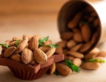Las almendras son una excelente fuente de grasas saludables, proteínas, fibra, vitaminas y minerales esenciales.  CANVA