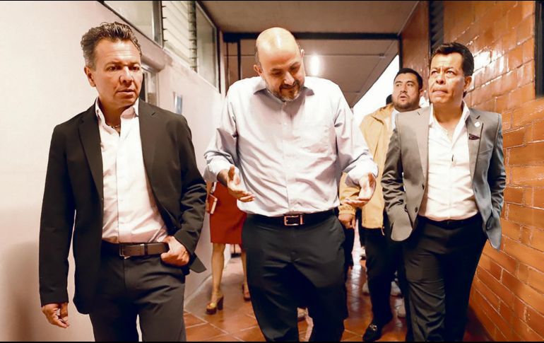 Pablo Lemus, Ricardo Villanueva y Francisco Ramírez, en el recorrido de ayer en el Centro Universitario de Guadalajara. ESPECIAL