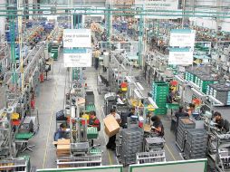 En 11 de las 21 actividades que comprende el sector, se reportó un crecimiento de sus platillas laborales durante abril pasado. SUN / ARCHIVO