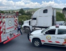 Se recomienda precaución y cautela al momento de circular por la autopista a Morelia; personal de Servicios de Emergencia se encuentra realizando trabajos de rescate. ESPECIAL / Protección Civil y Bomberos de Tlajomulco