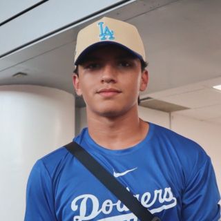 Ezequiel Rivera, mexicano de 14 años, firma con los Dodgers y comparte video dando noticia a su mamá