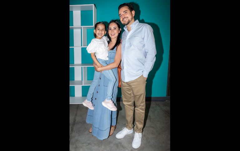 Ulises Salcedo, Laura Gallo y Sofía Salcedo. GENTE BIEN JALISCO/ Antonio Rodríguez