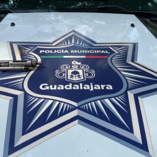Detienen a dos sujetos con armas hechizas en Guadalajara