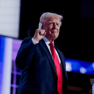 Trump acepta nominación republicana pocos días después de atentado