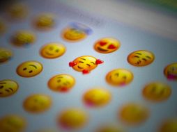 Los emojis nos permiten expresar emociones e ideas de manera más concreta y atractiva, además de facilitar las conversaciones. ESPECIAL / Foto de Domingo Alvarez E en Unsplash