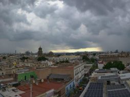 Se registraron 24.3 mm acumulados de precipitación en los últimos 30 minutos y vientos de hasta 26 km/h. X / @PCYBOMGDL