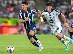 El medio ofensivo colombiano Johan Rojas (izquierda) anotó su primer gol en México. EFE/M. Sierra