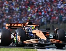 En cuanto al piloto mexicano, Sergio “Checo” Pérez, alcanzó a superar lugares hasta culminar la carrera de 70 giros en el séptimo lugar.  EFE/Z. CZEGLEDI