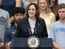 La vicepresidenta de Estados Unidos, Kamala Harris, habla durante un evento para celebrar a los equipos campeones de la Asociación Nacional de Atletismo Universitario 2023-2024. Xinhua/Hu Yousong