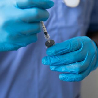 Cofepris alerta por falsificación de medicamento para terapia hormonal