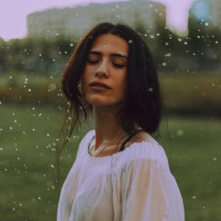 ¿Qué hace el agua de lluvia en el cuerpo?