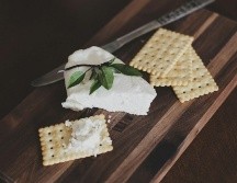 Personas intolerantes a la lactosa pueden sufrir de malestares al consumirlo. UNSPLASH / A. PEEPLES