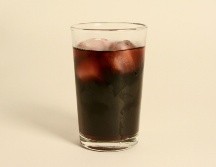 Existen alimentos que al combinarse con el refresco, pueden afectar a la salud de las personas. UNSPLASH / M. KATIB