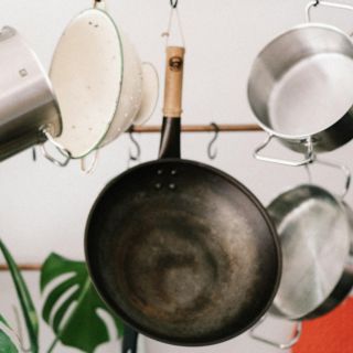 ¡Alerta! Esta es la razón por la que no debes cocinar en un sartén rayado