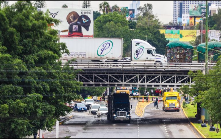 La lluvia de la madrugada y mañana en la Zona Metropolitana de Guadalajara provocó un caos vial en varios puntos de Zapopan. EL INFORMADOR / A. Navarro