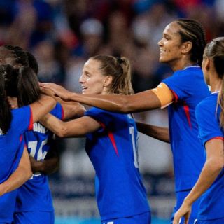 Francia abre con dramática victoria en París 2024