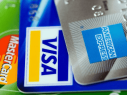 Hay tarjetas que incluyen seguro de accidente en viajes, protección de compras y una bonificación de hasta el 5% en compras realizadas en giros participantes. CANVA