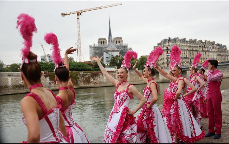 Las calles de Francia estuvieron repletas de festejo. XINHUA/ H. Huhu