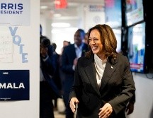 Mujeres, jóvenes y votantes no blancos, comenzaron repentinamente a acudir en masa a los equipos de campaña demócratas. AP / E. SCHAFF