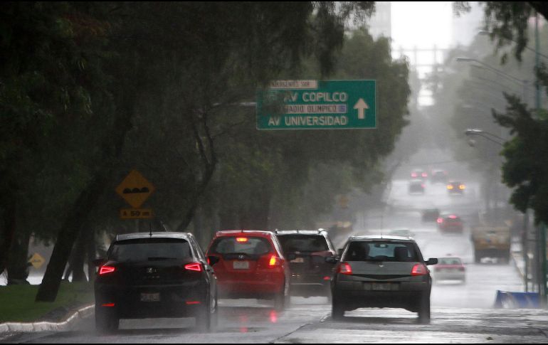 El Hoy No Circula tiene como objetivo disminuir los niveles de contaminación ambiental. NOTIMEX/ARCHIVO.