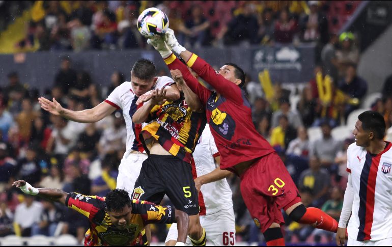 Los porteros de ambos equipos tuvieron una actuación destacada. IMAGO7/J. Cubeyro