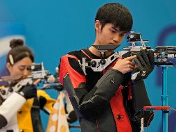 La dupla china se ha posicionado como los actuales campeones mundiales y ahora también campeones olímpicos. AP