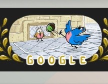 El Doodle de Google hoy nos muestra un pájaro azul dando una buena patada a un gran bellota verde. Google