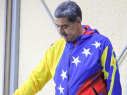 Maduro se convirtió en el primer elector de su centro y en el primero de los 10 candidatos en votar. EFE/PRENSA MIRAFLORES