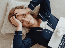 Comprender estas influencias puede ayudarnos a manejar mejor nuestras emociones y a tomar decisiones que sean coherentes con nuestro bienestar y nuestros valores. CANVA