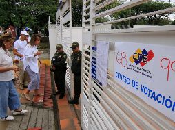 En estas elecciones, en las que compiten 10 candidatos, el presidente Nicolás Maduro busca continuar el legado del chavismo, en el poder desde 1999, mientras que González Urrutia se postula por primera vez. EFE / M. Caicedo