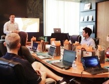 Aquellos con un profundo entendimiento del negocio, pueden utilizar la IA de manera más efectiva. UNSPLASH / CAMPAING CREATORS