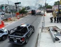 En la unidad iban abordo ocho pasajeros, los cuales alcanzaron a salir del camión en cuanto comenzó a prenderse en llamas. ESPECIAL/ Policía de Zapopan
