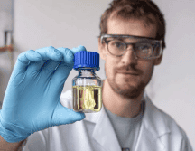 Las baterías de . flujo “redox”, además de no ser tóxicas, son básicamente no inflamables, al utilizar electrolitos a base de agua. EFE/ Ricardo Segura