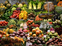 Esta cáscara, que por lo general desechamos al consumir la fruta, es rica en hidratos de carbono, potasio, vitamina C y fibra. Unsplash.