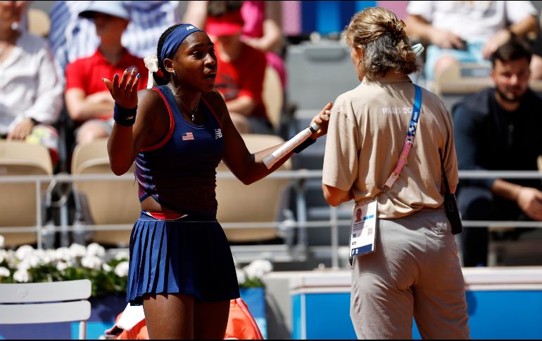 Gauff consideró que las decisiones arbitrales afectaron su desempeño. EFE/R. Tongo
