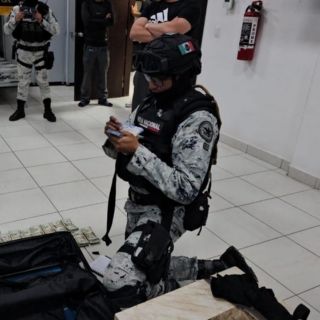 Investigan a elementos de la GN por posesión de armas y una gran suma de dinero en efectivo