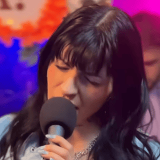 Cazzu reaparece cantando un cover tras la boda de su ex Christian Nodal