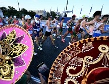 Aficionados mexicanos apoyan mientras pasa el pelotón con ricardo Ortiz y Noel Chama. AFP/L. Bonaventure