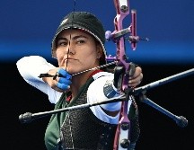 Alejandra atinó dos dieces y un 9 para derrotar a Veronika Marchenko. AFP/P. Paranjpe