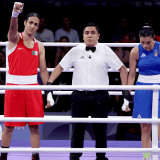Boxeadora italiana se retira a los 46 segundos en su pelea contra argelina; esta es la razón