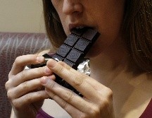 El consumo de chocolate amargo puede mejorar el flujo sanguíneo, el estado de ánimo y la cognición a corto plazo. AP / ARCHIVO