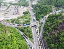 Elementos de la Guardia Nacional y del Ejército Mexicano resguardan el ingreso al libramiento. ESPECIAL