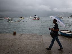 Las lluvias fuertes a intensas podrían ocasionar encharcamientos, inundaciones y deslaves, así como incremento en los niveles de ríos y arroyos. EFE / ARCHIVO