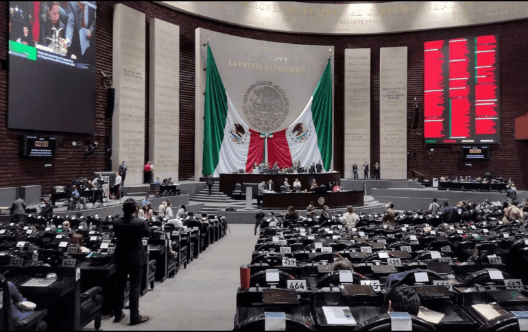 Los integrantes de la Comisión de Puntos Constitucionales aprobaron en lo general, por 38 votos a favor y cero en contra. SUN / E. GÓMEZ