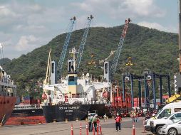 El tránsito de mercancías se encontró detenido por completo, afectando a más de 5 mil unidades. EL INFORMADOR/ ARCHIVO