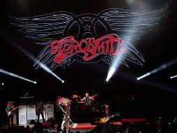 Steven Tyler, de 76 años, ha estado trabajando incansablemente para recuperar su voz tras la lesión sufrida durante un espectáculo. NOTIMEX/ ARCHIVO.