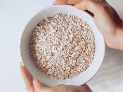 La combinación de avena y miel es ideal para una hidratación profunda y una piel suave. ESPECIAL / Foto de Miroslava Bodnar en Unsplash