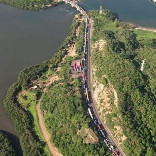 Aún persisten retrasos en el Puerto de Manzanillo tras la falla del sistema