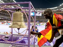 Joshua Cheptegei es el primer campeón del atletismo en París. AP/M. Scharader