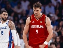 Franz Wagner (#9) aportó 26 puntos para el equipo alemán. EFE/A. Plavevski